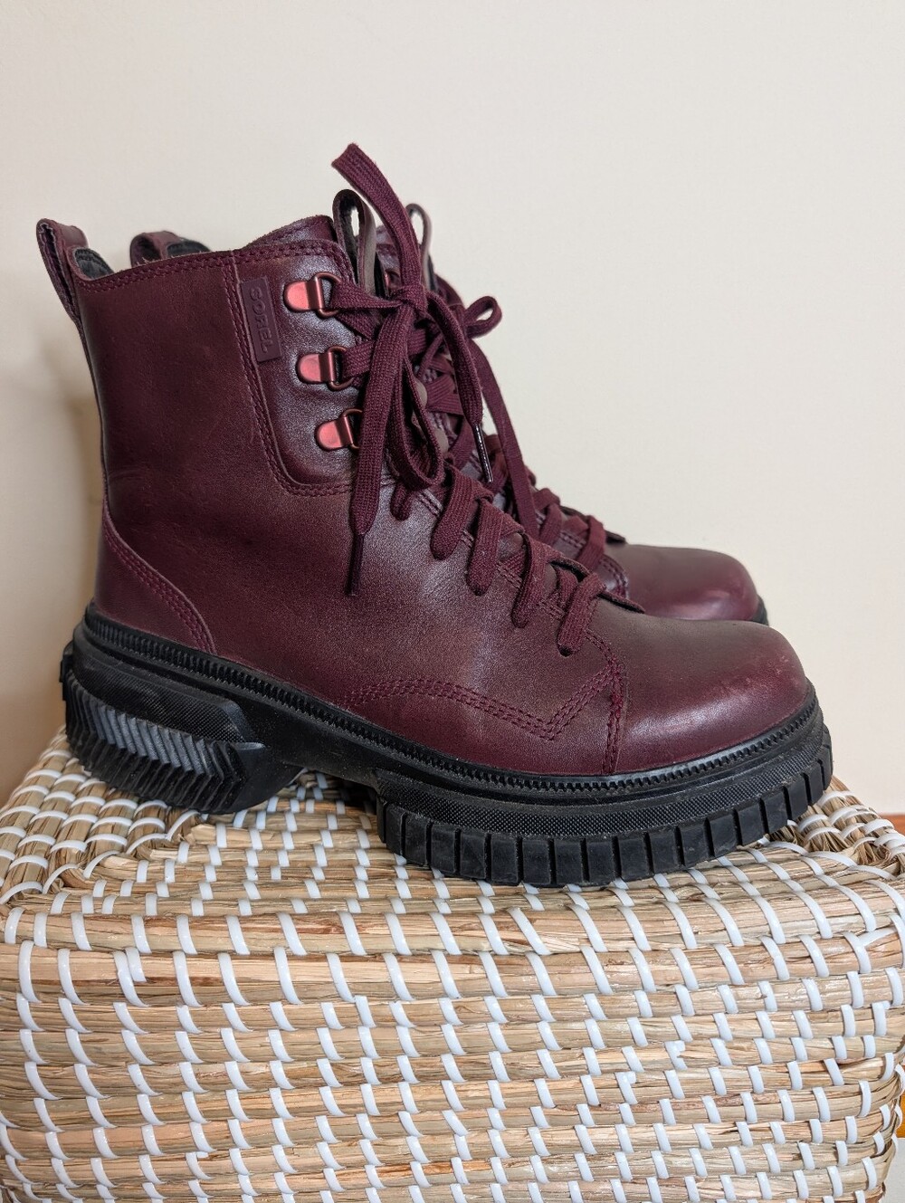 Sorel Ona Ave Women's 7.5 Burgundy Leather Combat Boots Waterproof EUC